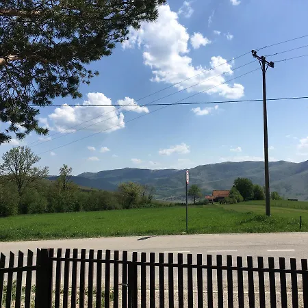 Farm stay Seosko Domacinstvo Lazovic Brekovo